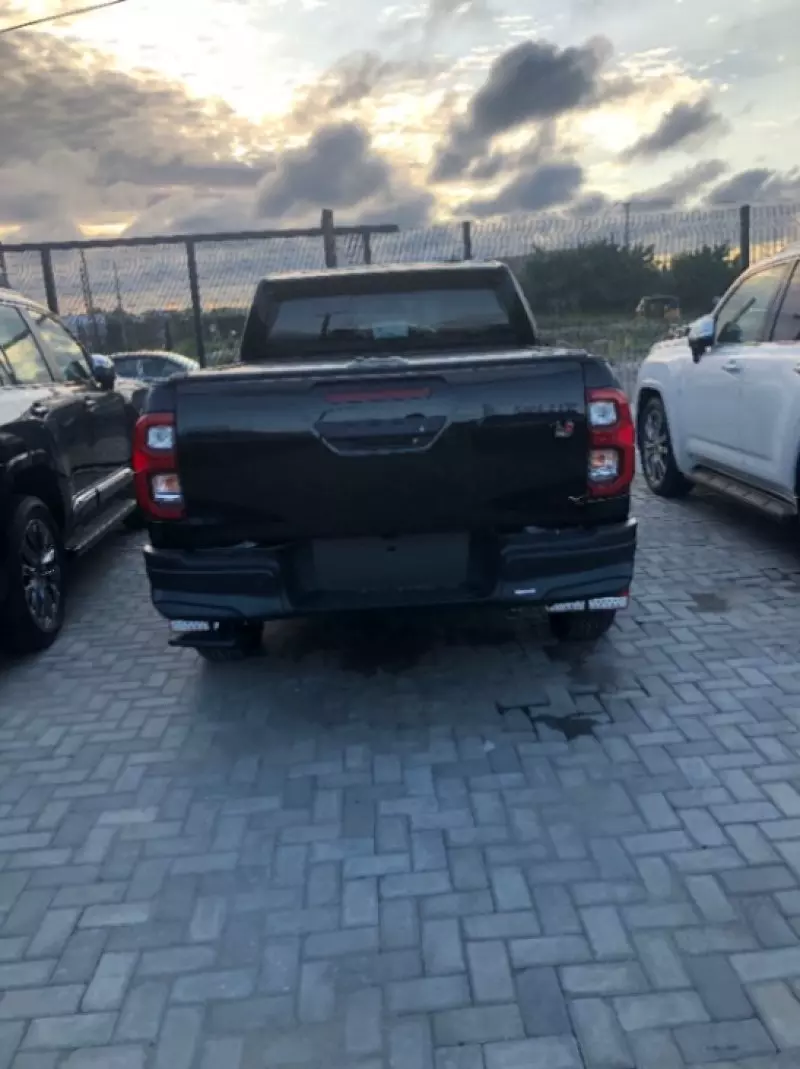 Toyota Hilux Surf    - 2025