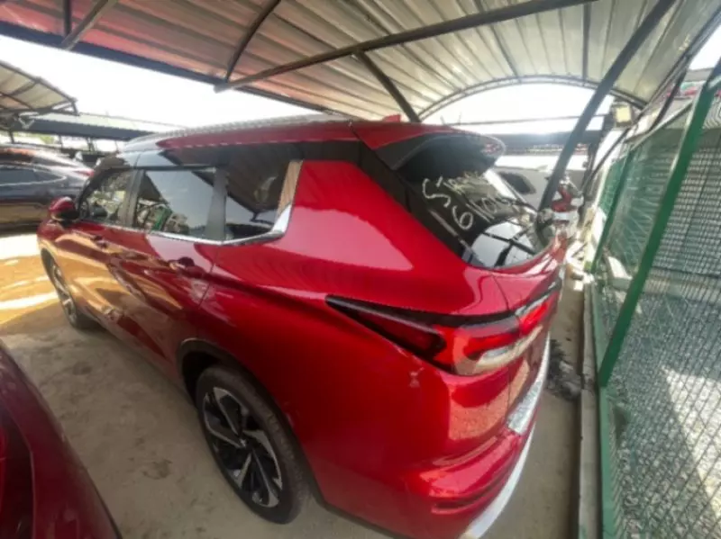 Mitsubishi Outlander   - 2022