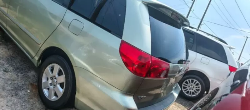 Toyota Sienna   - 2006