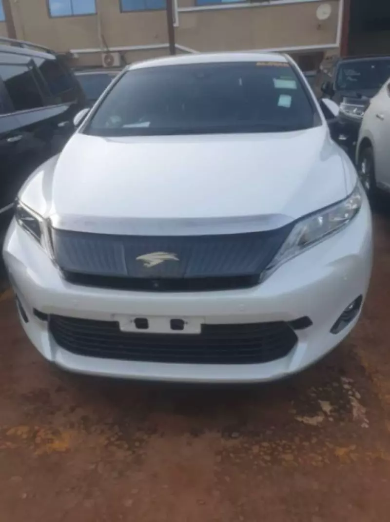 Toyota Harrier   - 2016