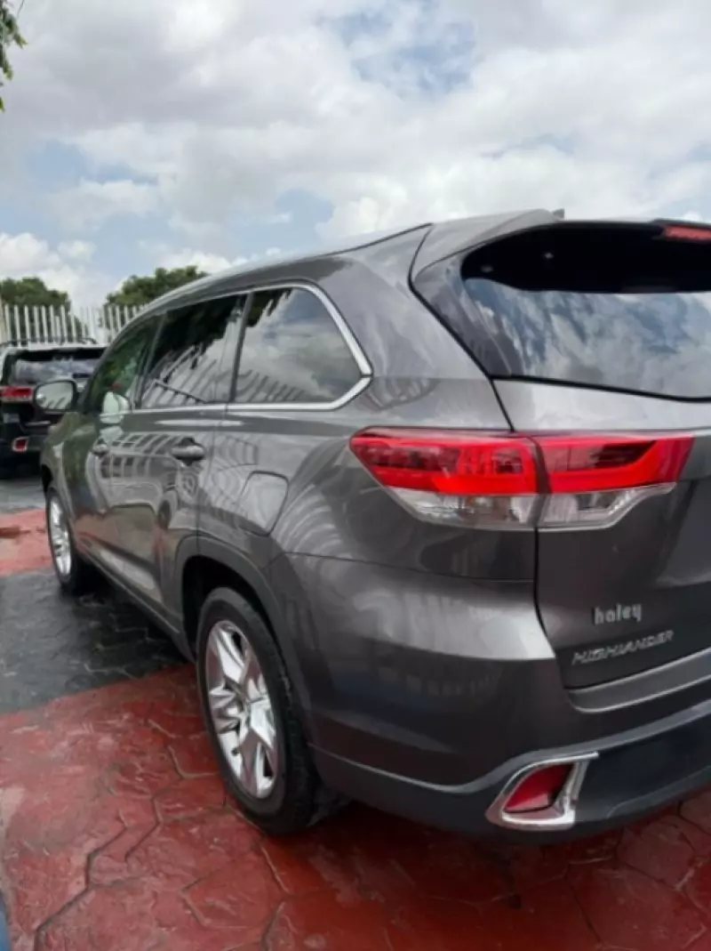 Toyota Highlander   - 2015