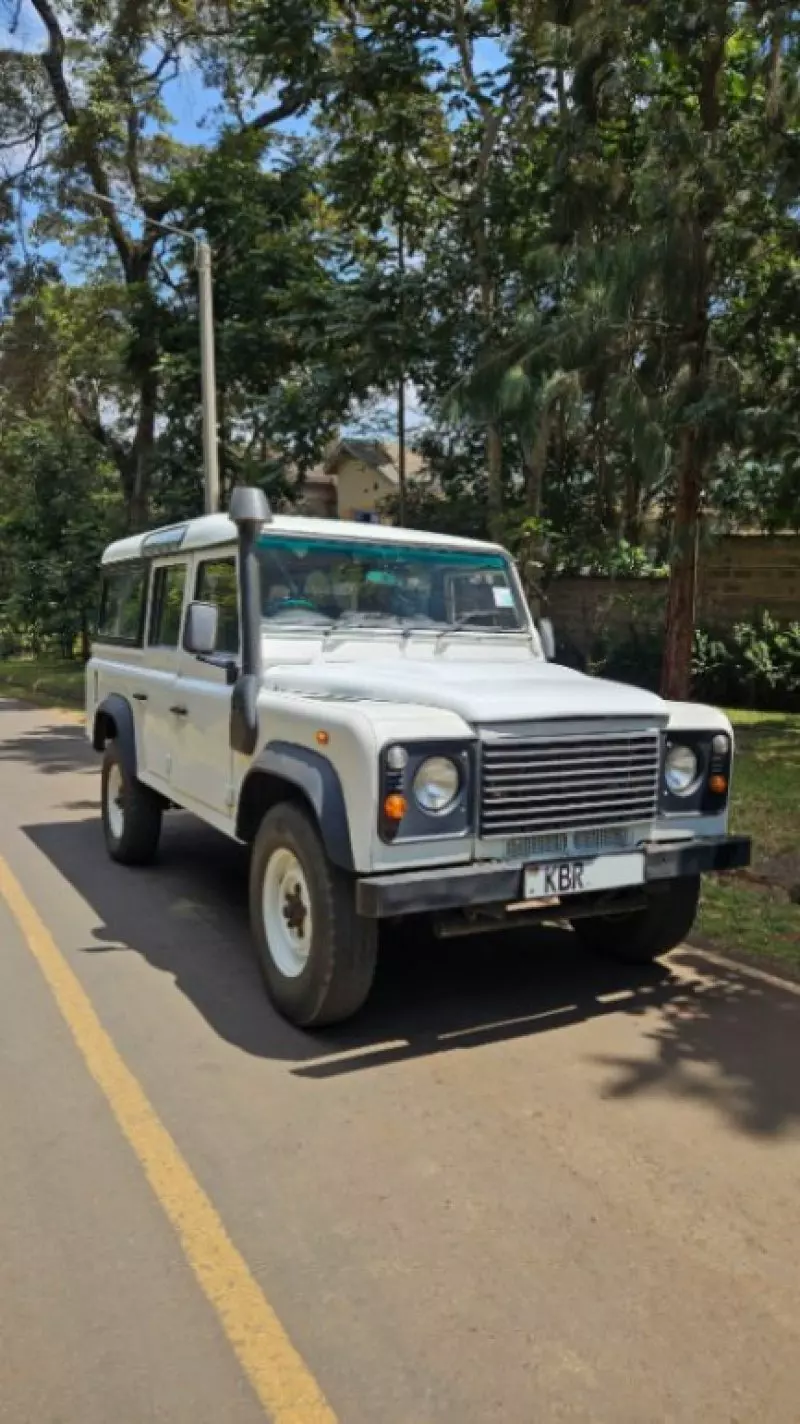 Land Rover Defender   - 2011