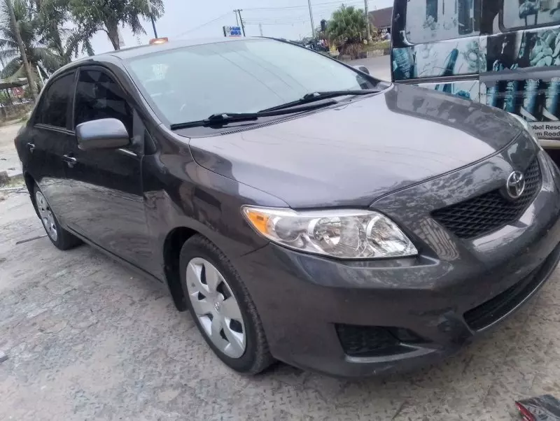 Toyota corolla   - 2009