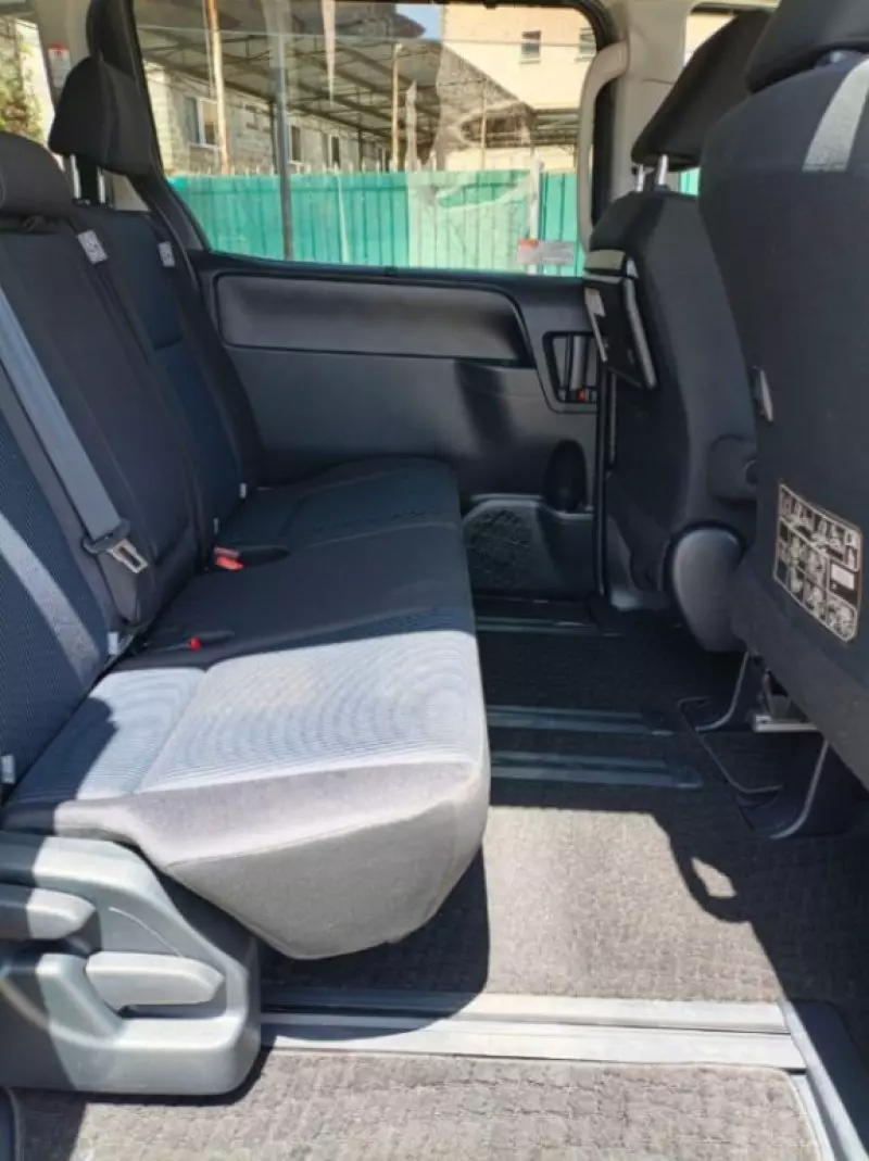 Toyota Noah   - 2018