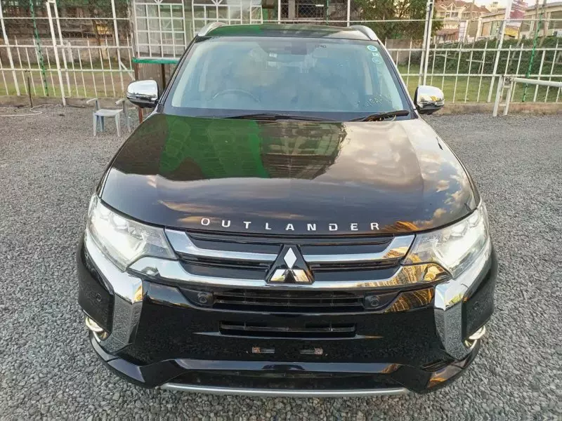 Mitsubishi Plug-in Hybrid Outlander   - 2016
