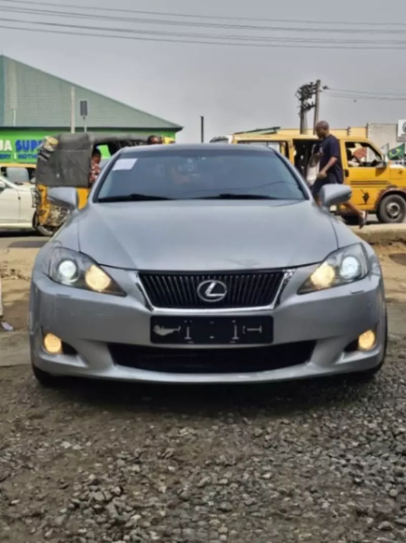 Lexus IS   - 2009