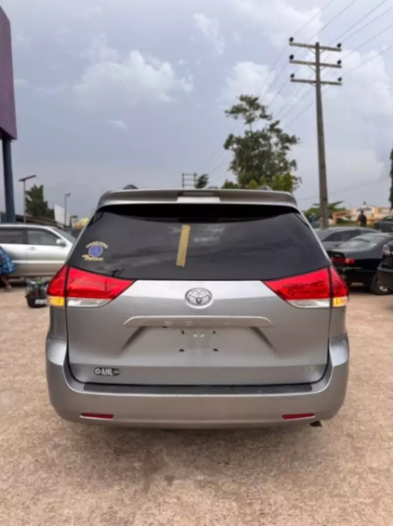 Toyota Sienna   - 2012