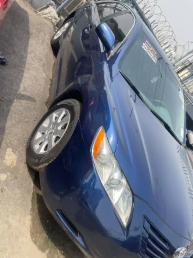 Toyota Camry   - 2009