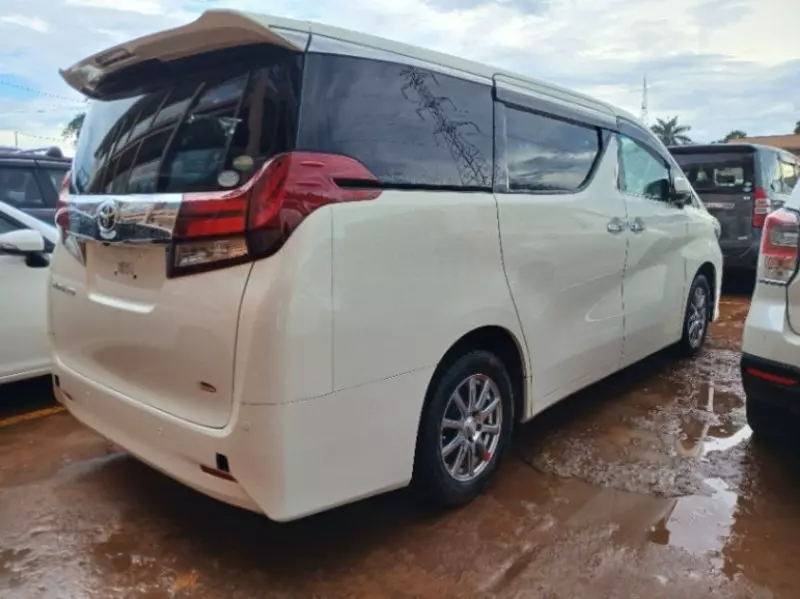 Toyota Alphard   - 2017