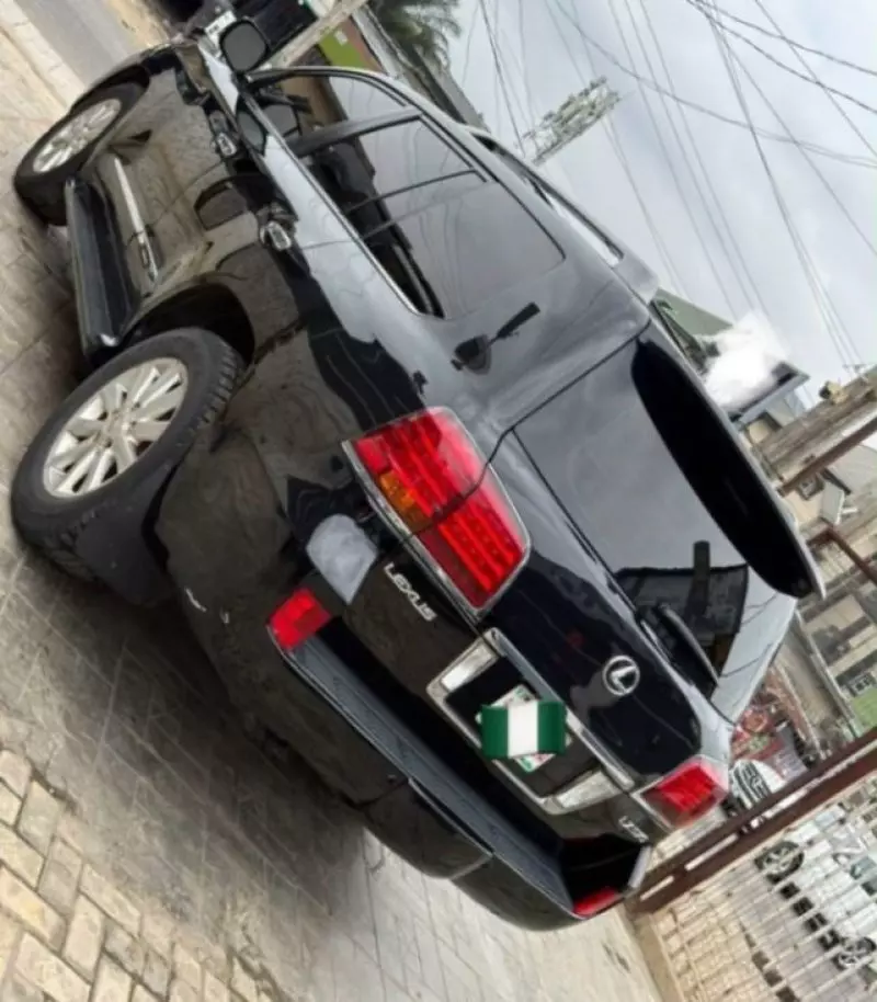 Lexus LX   - 2009