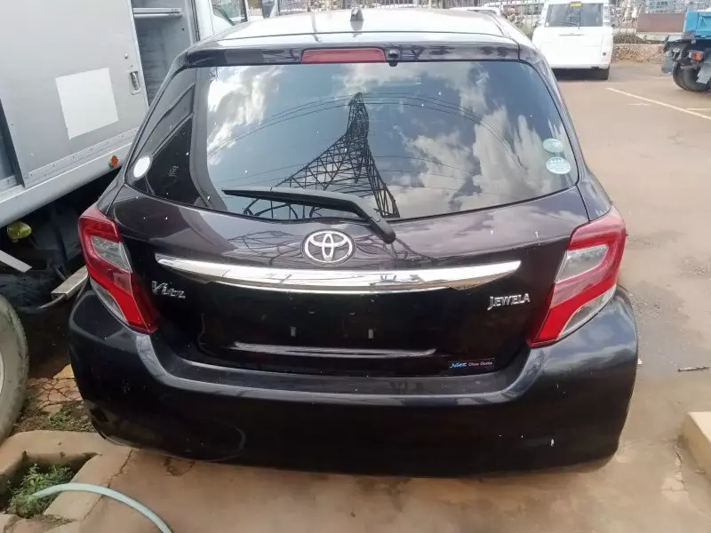 Toyota Vitz   - 2016