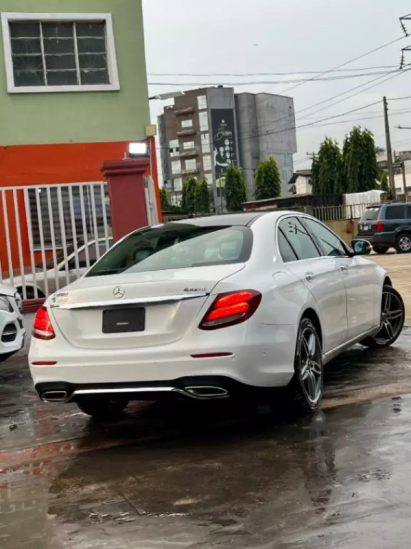Mercedes-Benz E 300   - 2017