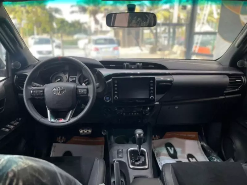 Toyota Hilux   - 2025