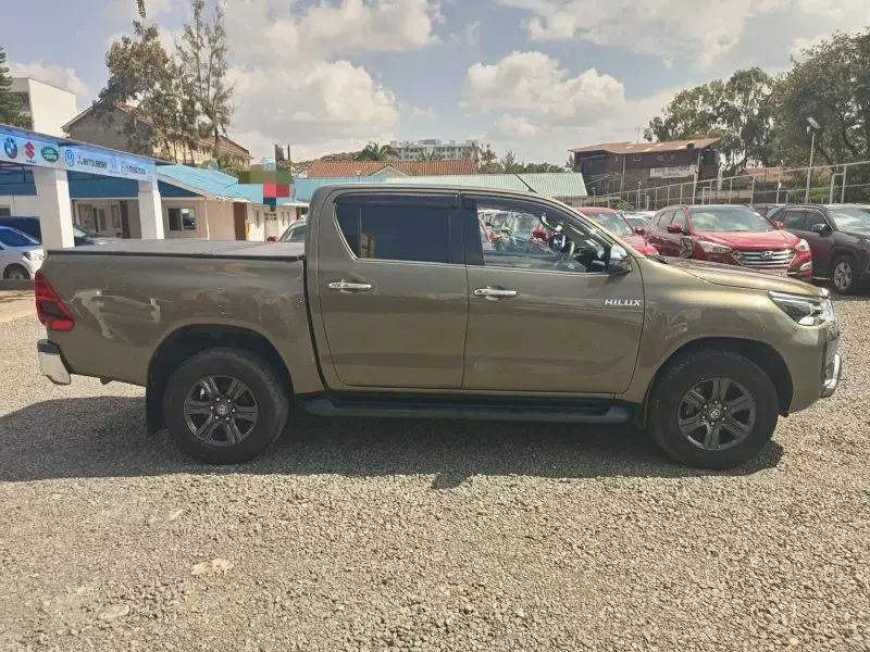 TOYOTA Hilux   - 2022