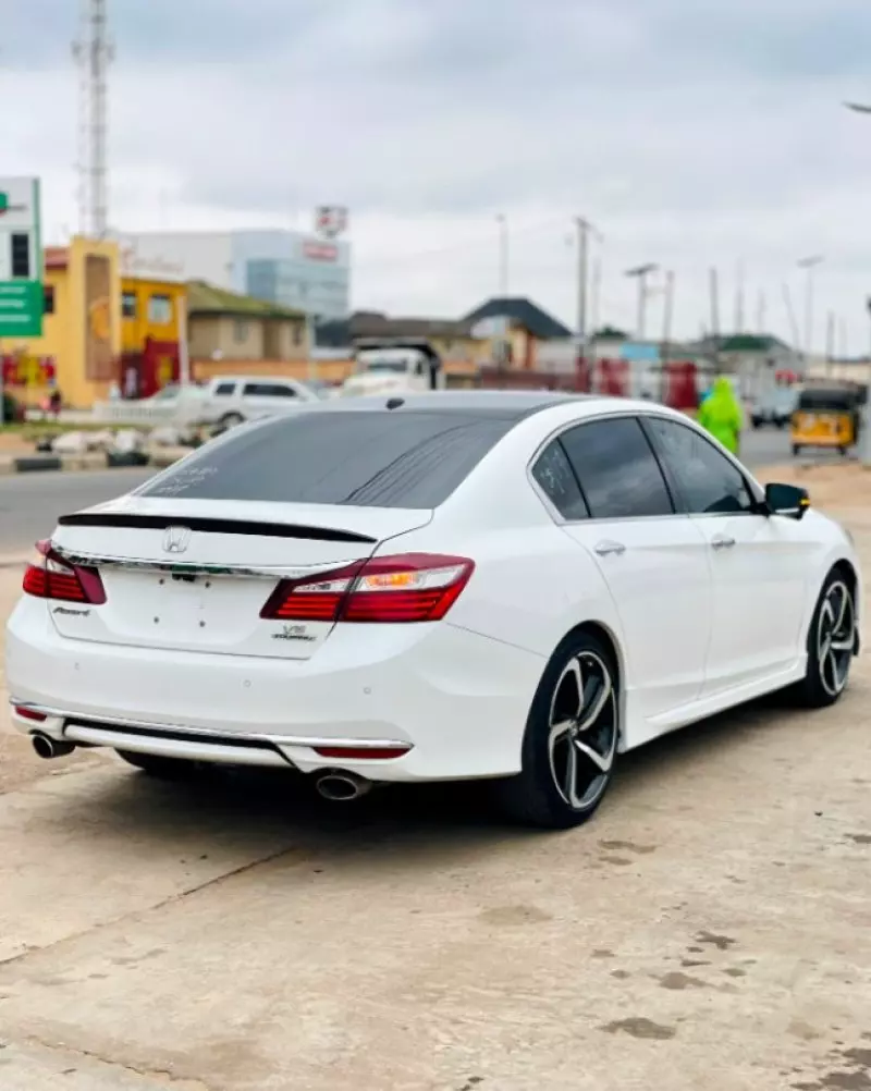 Honda Accord   - 2017