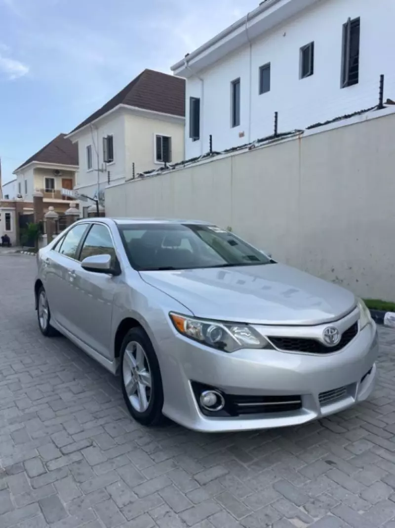 Toyota Camry   - 2012