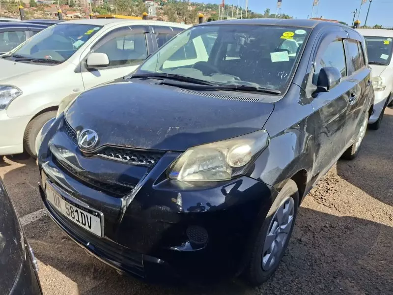 Toyota Ist    - 2011