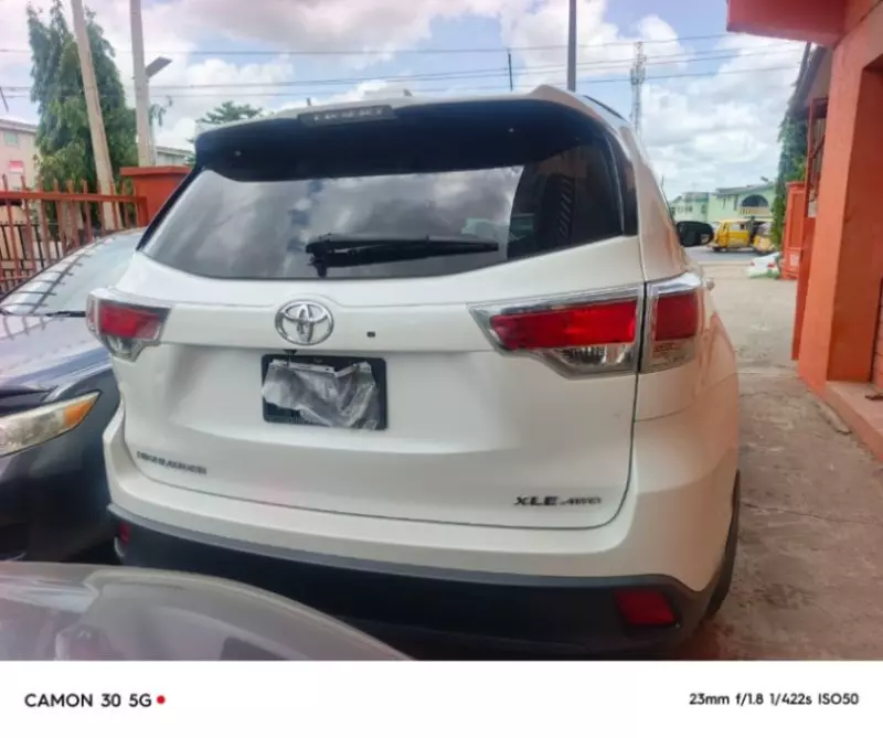 Toyota Highlander   - 2015
