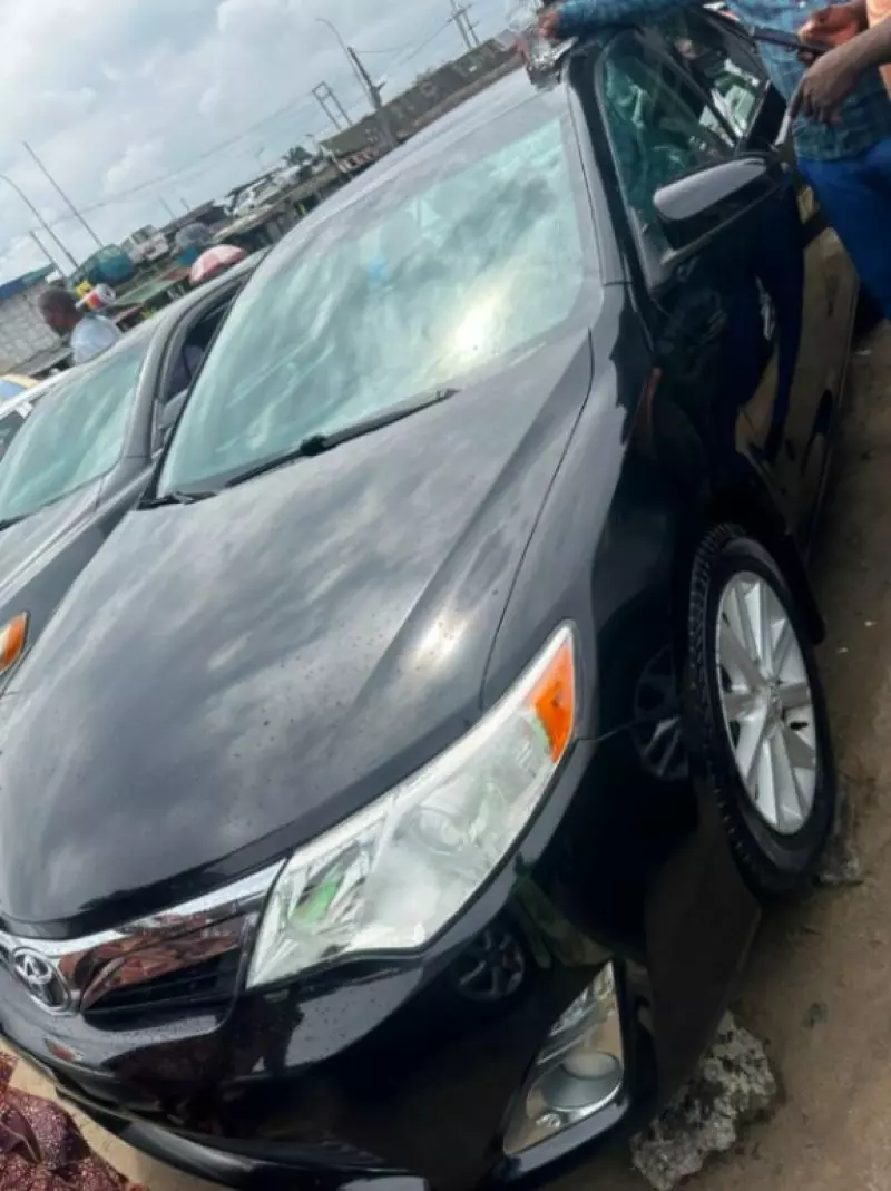 TOYOTA Camry   - 2012