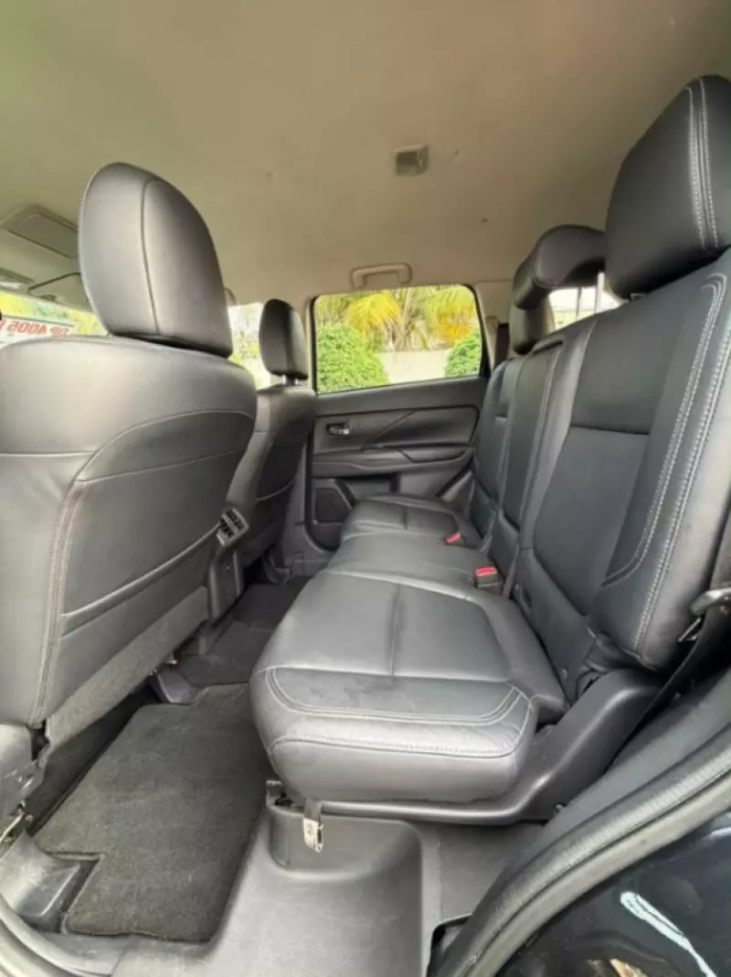 Mitsubishi OUTLANDER   - 2019