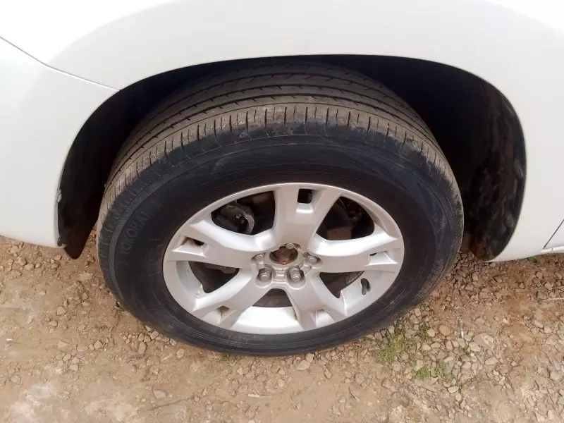 Toyota Vanguard    - 2012