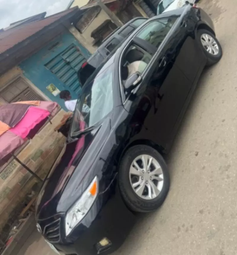 TOYOTA Camry   - 2010