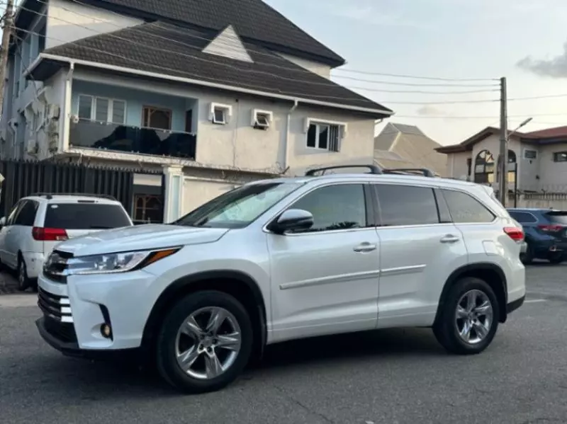 Toyota Highlander   - 2015