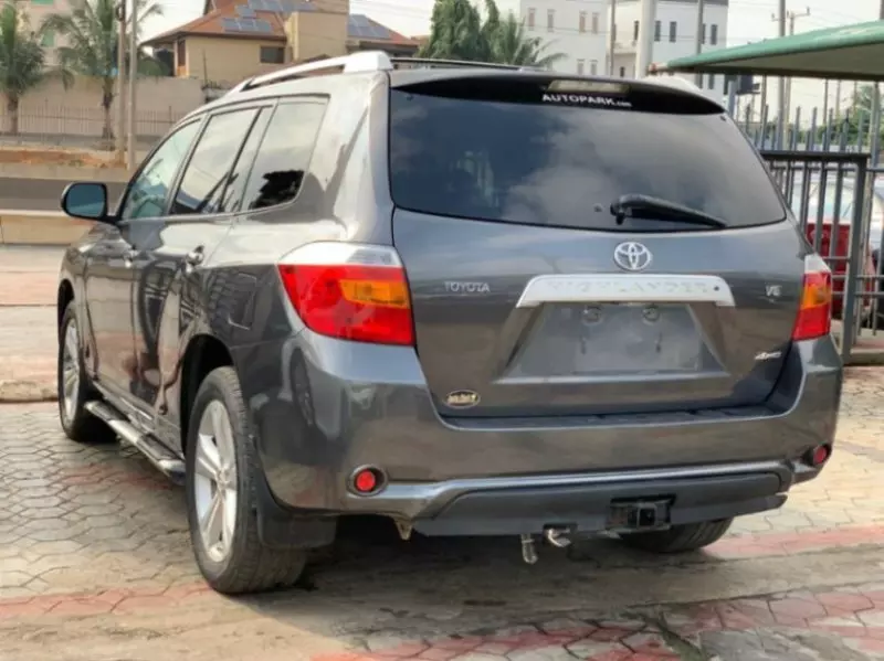 Toyota Highlander   - 2009
