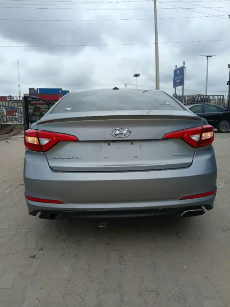 Hyundai Sonata   - 2015