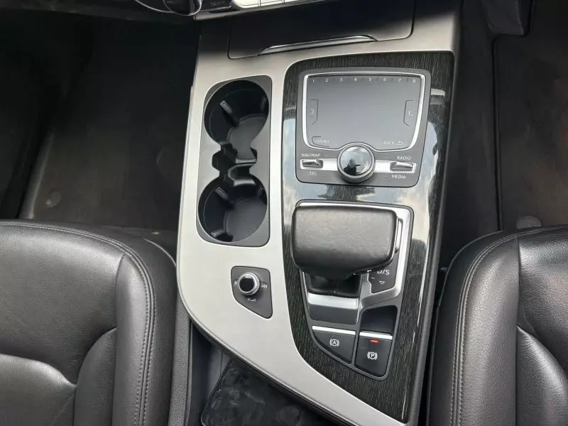 Audi Q7   - 2017