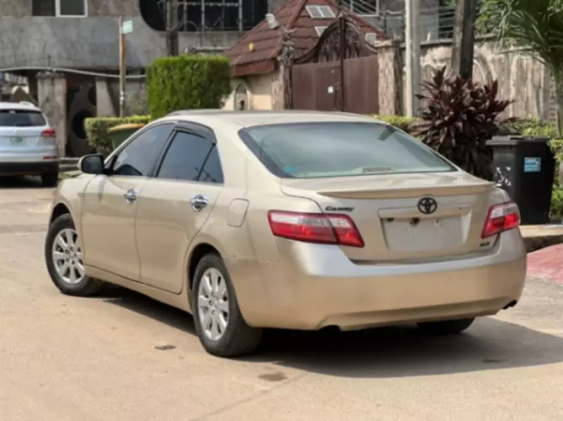 Toyota Camry   - 2007