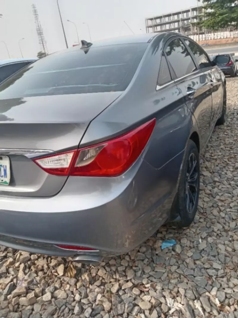 Hyundai Sonata   - 2012