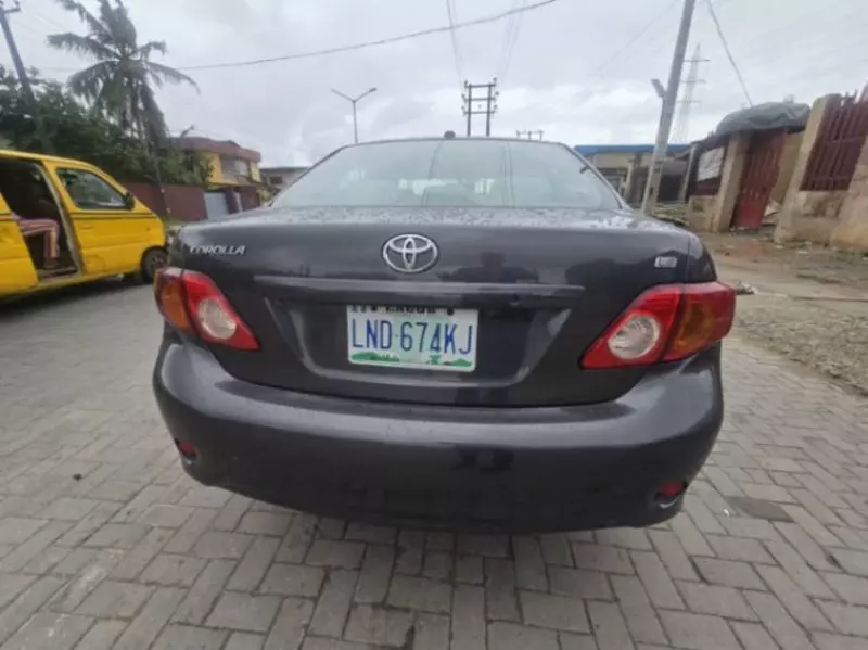 TOYOTA Corolla   - 2009