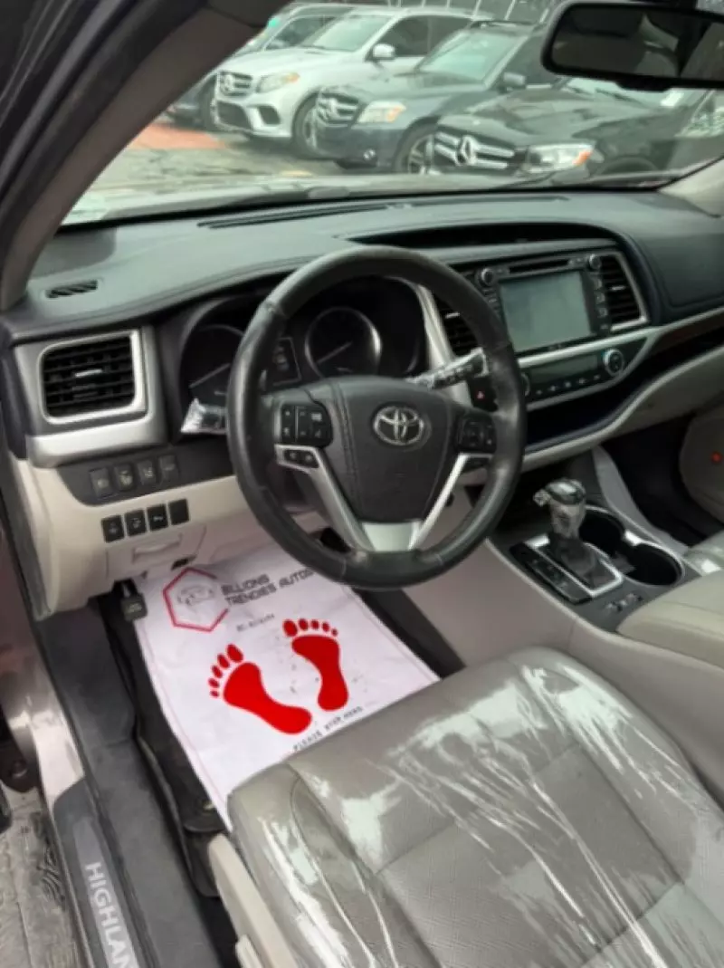 TOYOTA Highlander - 2015