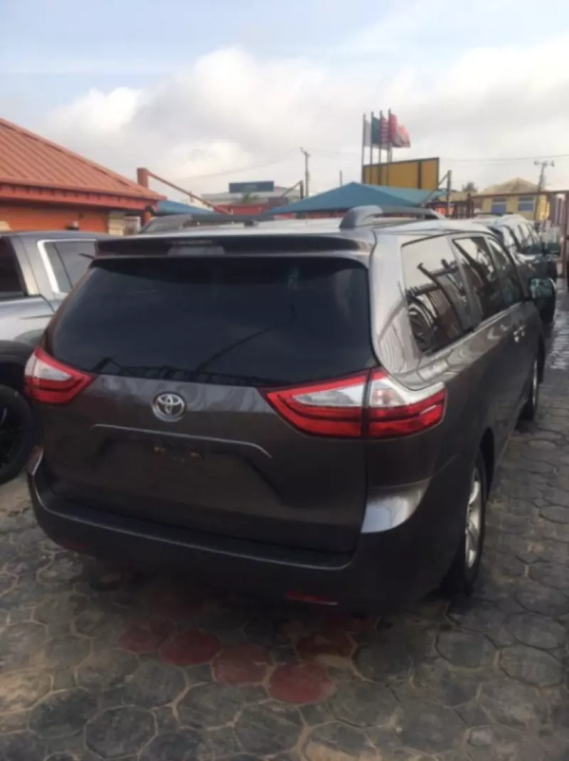 Toyota Sienna - 2018