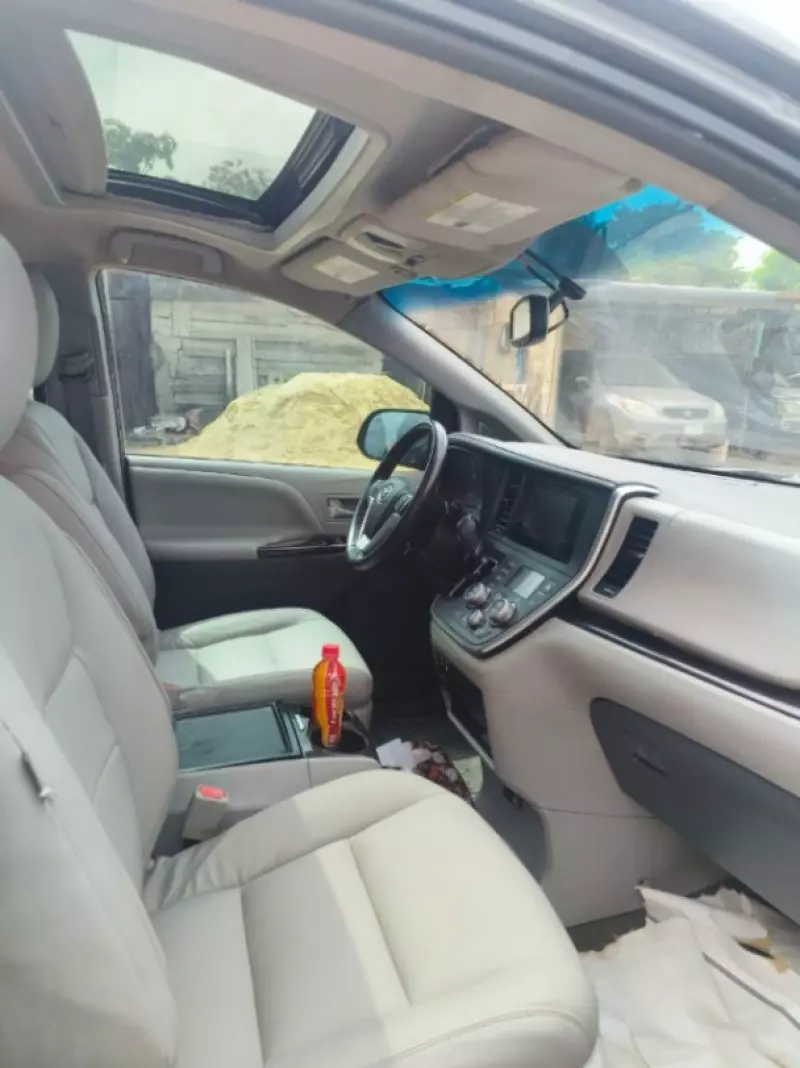 TOYOTA Sienna   - 2016