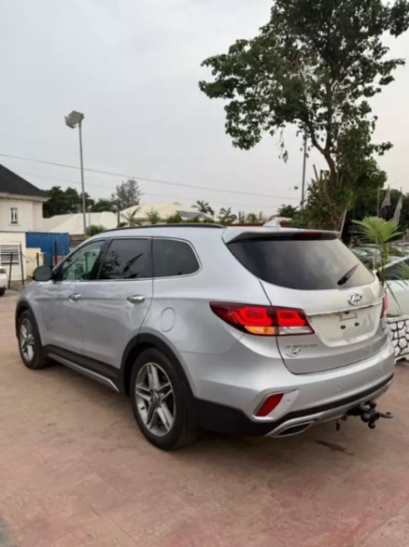 Hyundai Santa Fe   - 2017