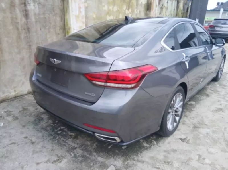 Hyundai Genesis   - 2015