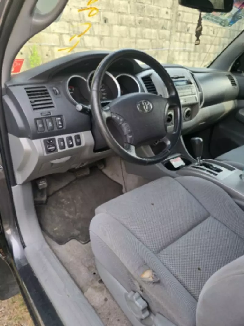 Toyota Tacoma   - 2011