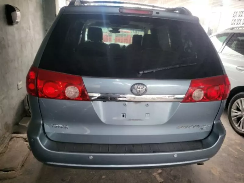 Toyota Sienna   - 2006