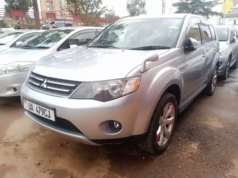 Mitsubishi OUTLANDER   - 2010