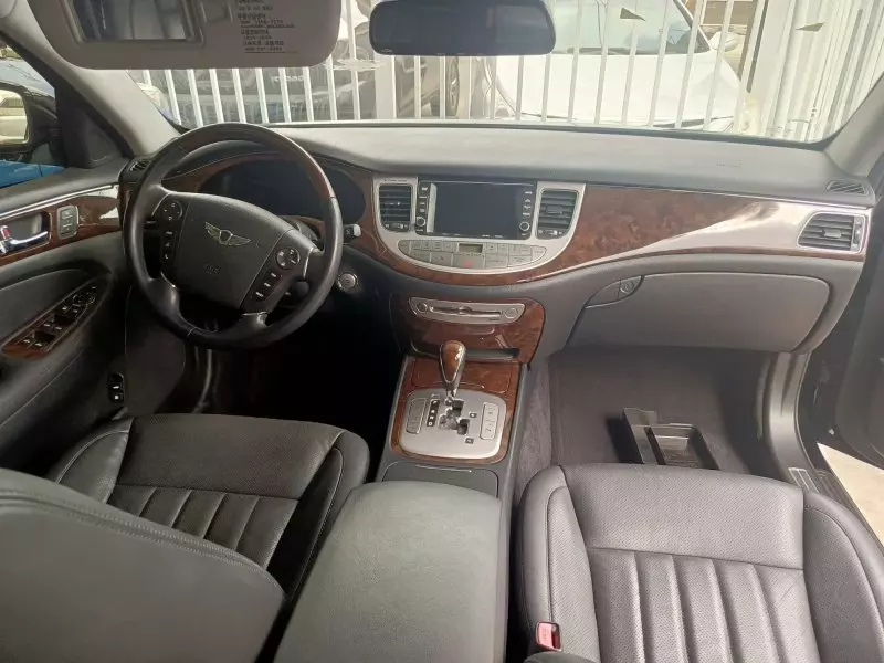 Hyundai Genesis   - 1981