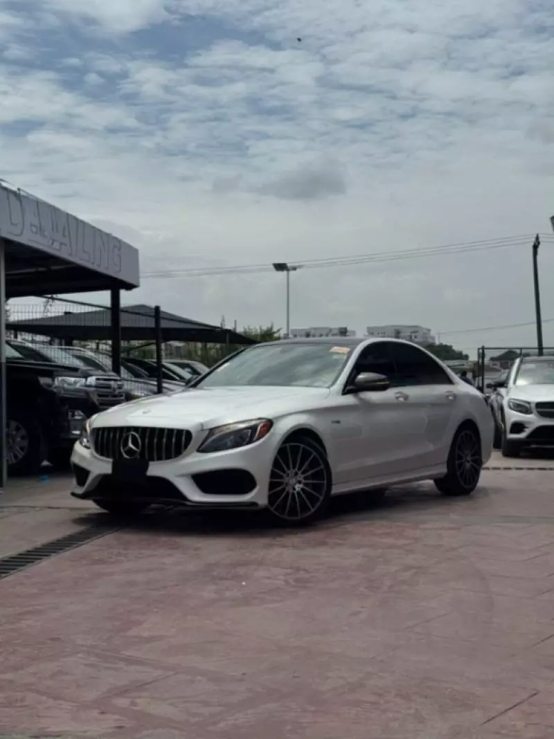 Mercedes-Benz C-class   - 2017