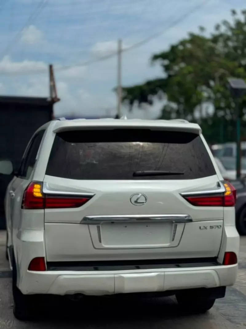 Lexus LX 570 - 2018