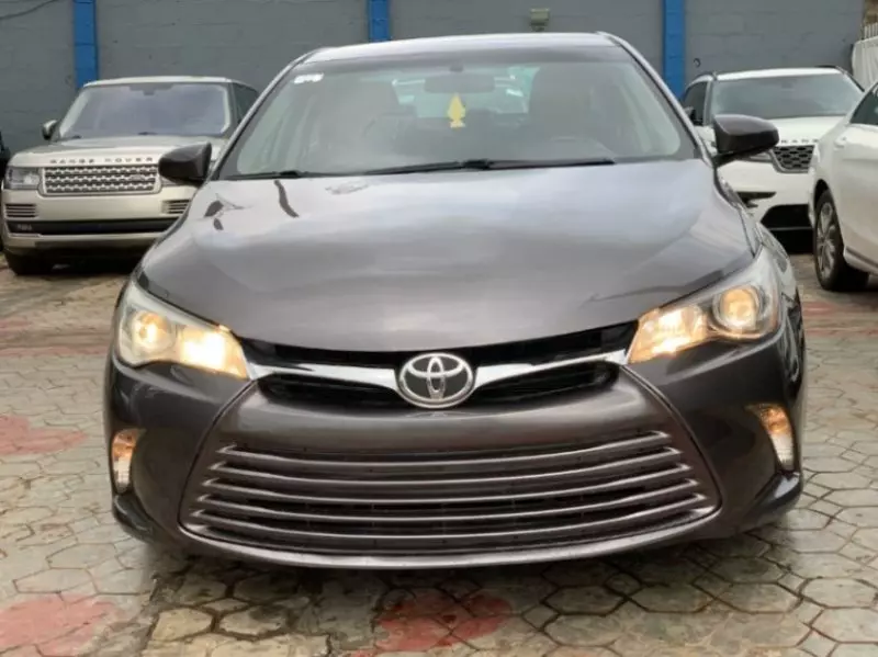 Toyota Camry - 2017