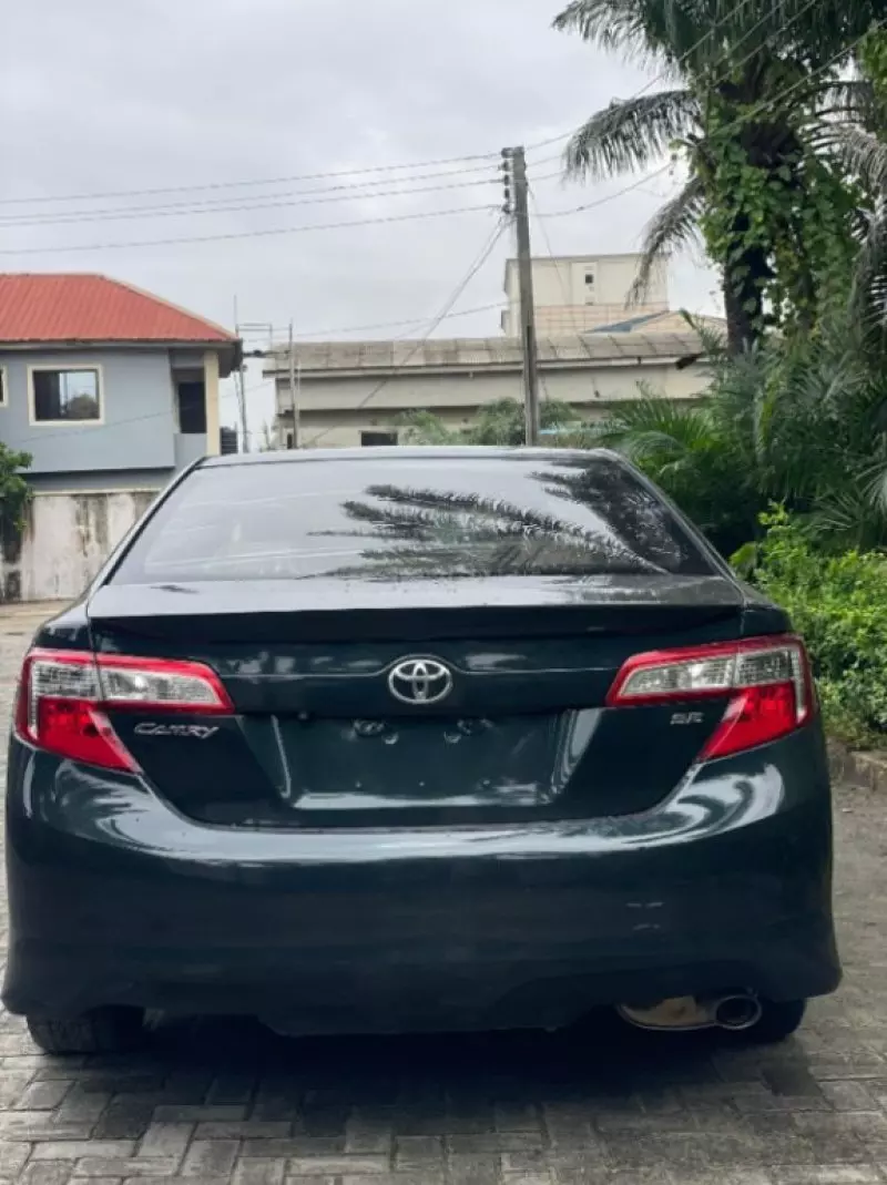 Toyota Camry - 2012