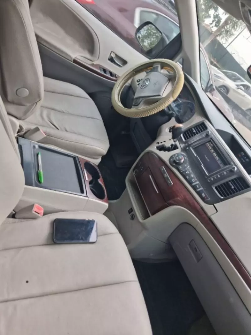 TOYOTA Sienna   - 2011