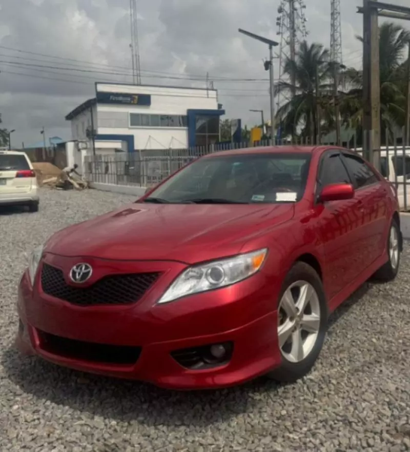 TOYOTA Camry   - 2010