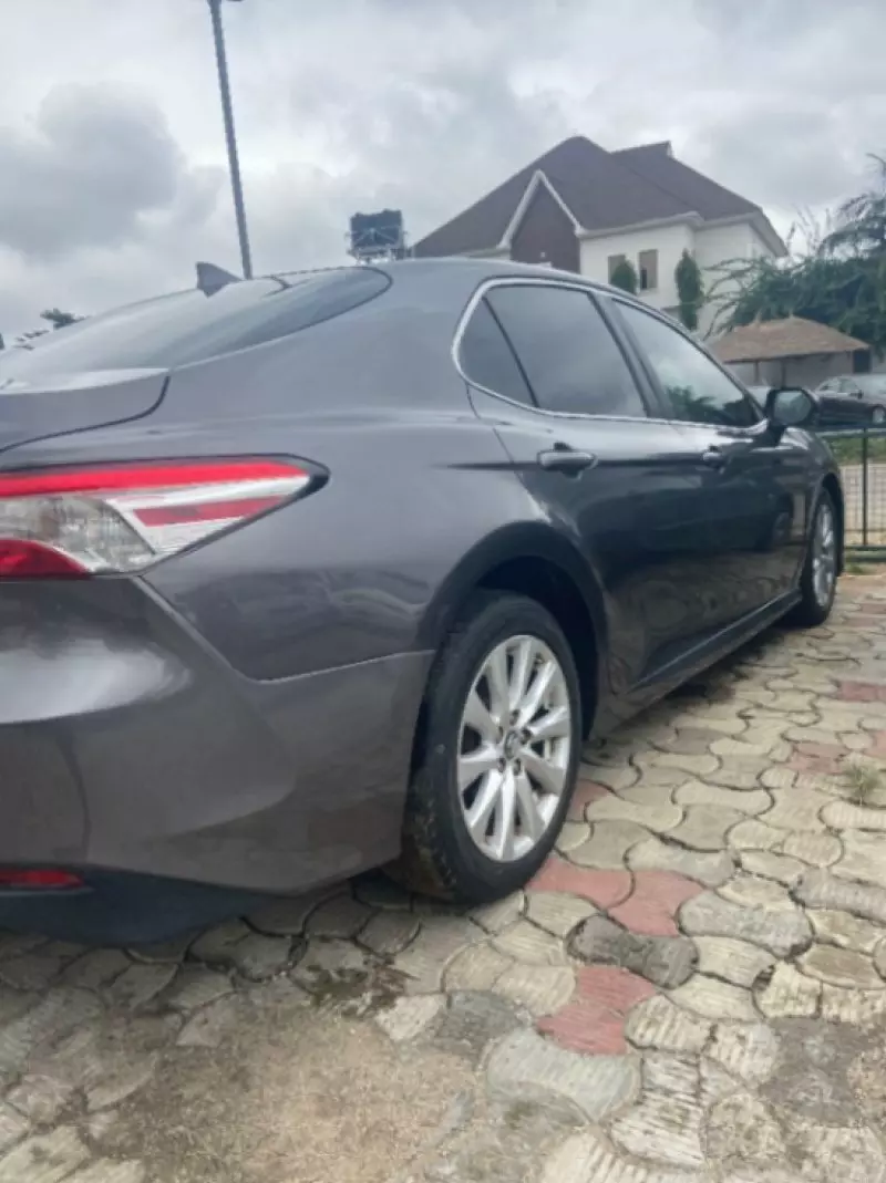 Toyota Camry - 2019