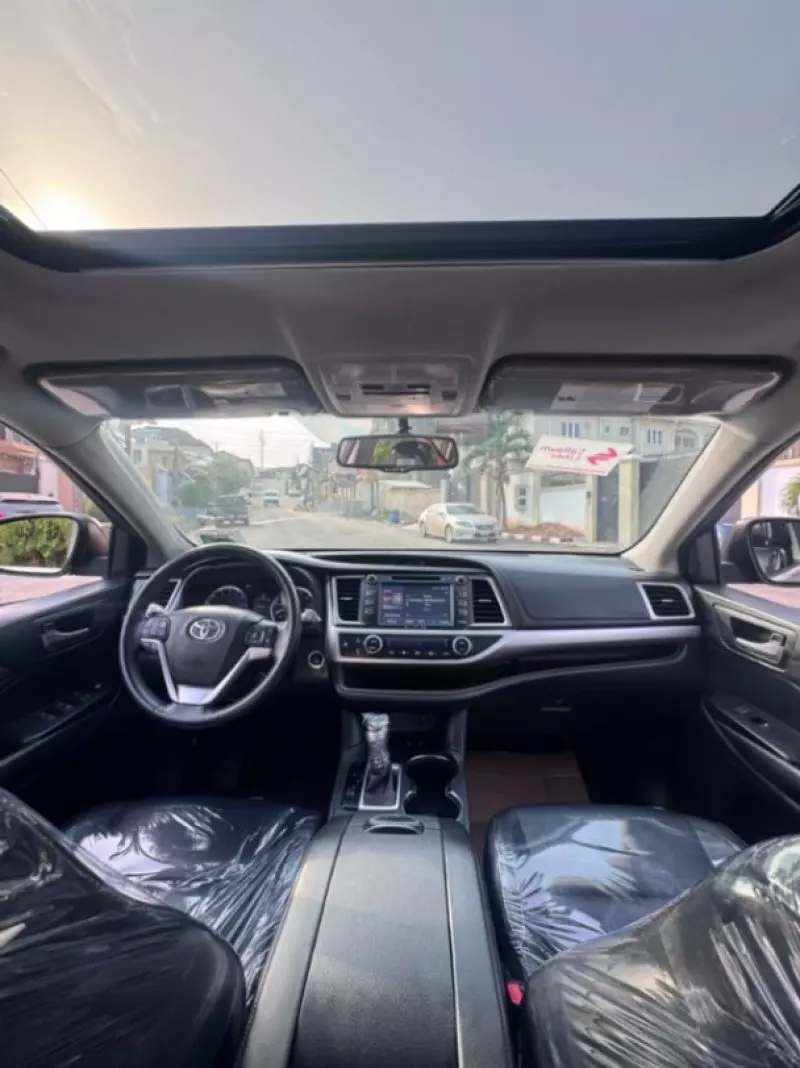 Toyota Highlander   - 2016